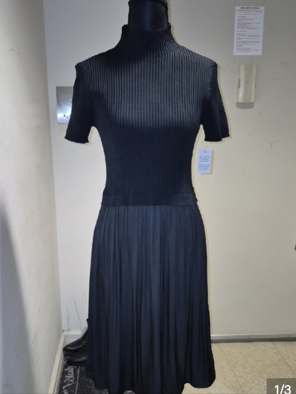 Rachel Zoe Black Ribbed Short Sleeve Midi Dress